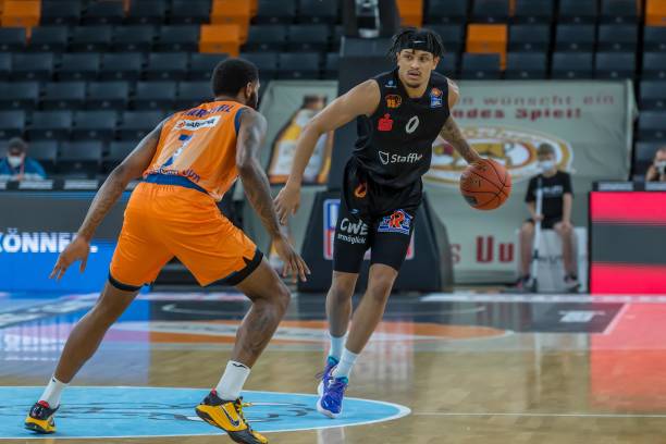 签约西蒙斯 签约西蒙斯