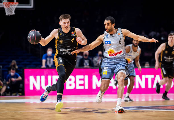 每当谈起世 每当谈起世